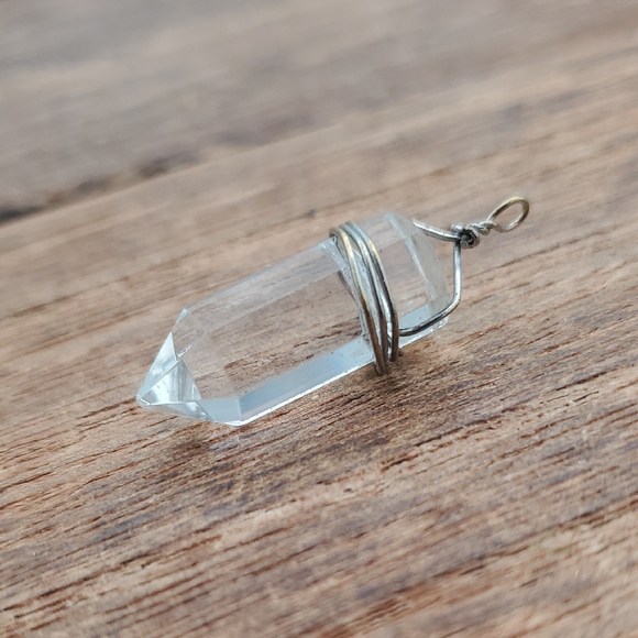 Jewelry - Clear Crystal Point Pendant Silver Wire Wrapped P412